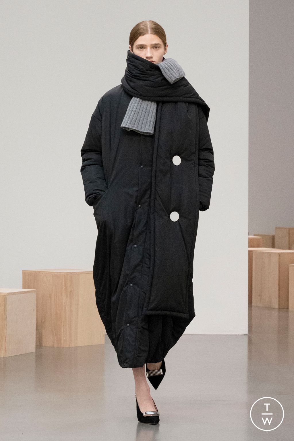 Fashion Week New York Fall/Winter 2025 look 10 from the Brandon Maxwell collection womenswear