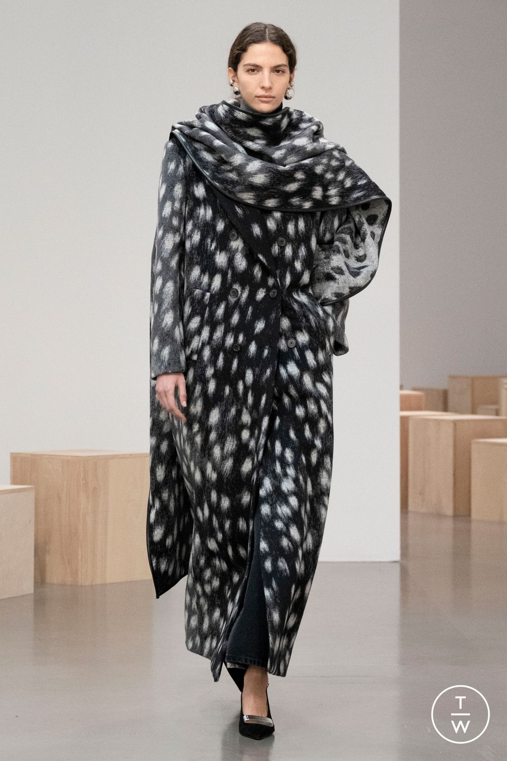 Fashion Week New York Fall/Winter 2025 look 14 from the Brandon Maxwell collection womenswear