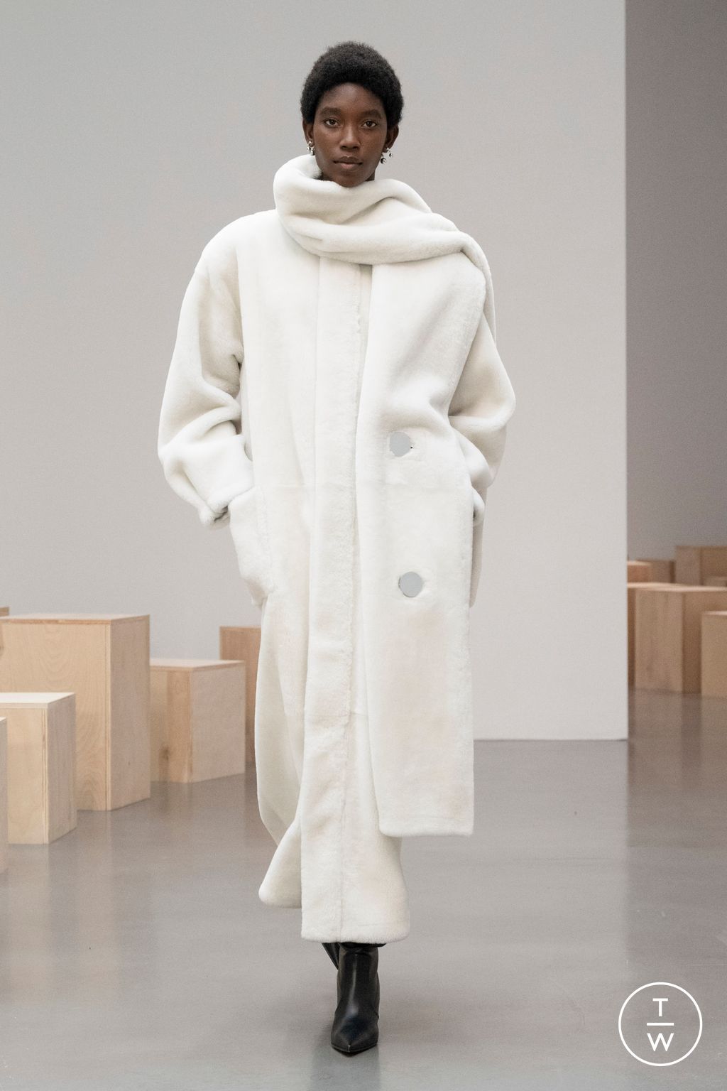 Fashion Week New York Fall/Winter 2025 look 16 from the Brandon Maxwell collection womenswear