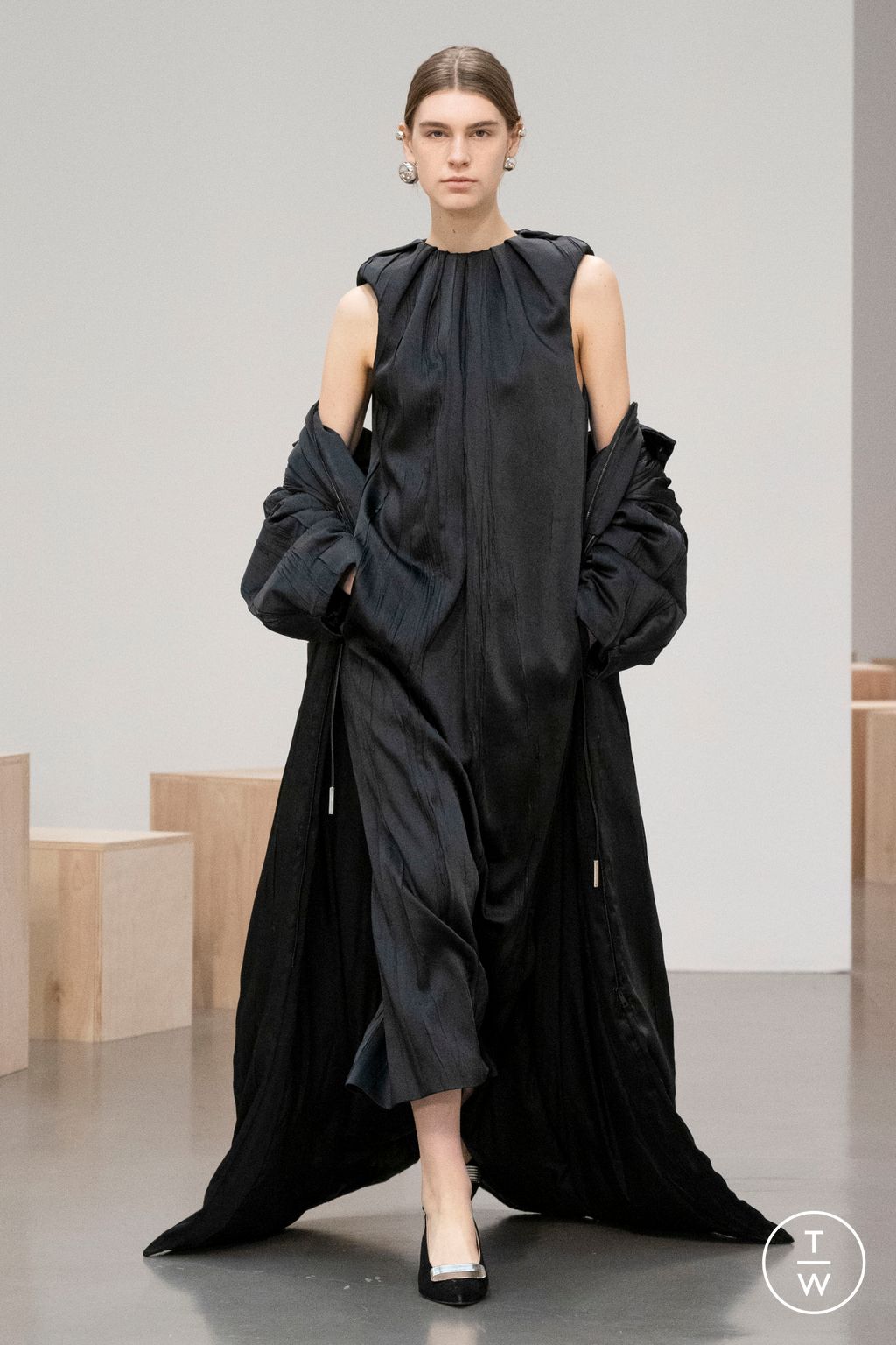 Fashion Week New York Fall/Winter 2025 look 18 from the Brandon Maxwell collection womenswear