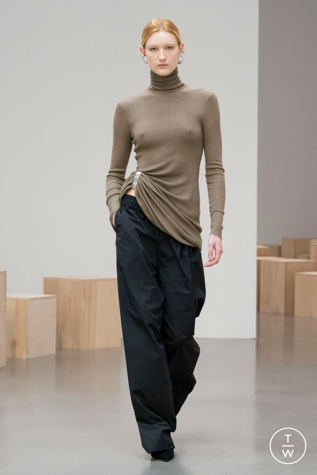 Fashion Week New York Fall/Winter 2025 look 21 from the Brandon Maxwell collection womenswear