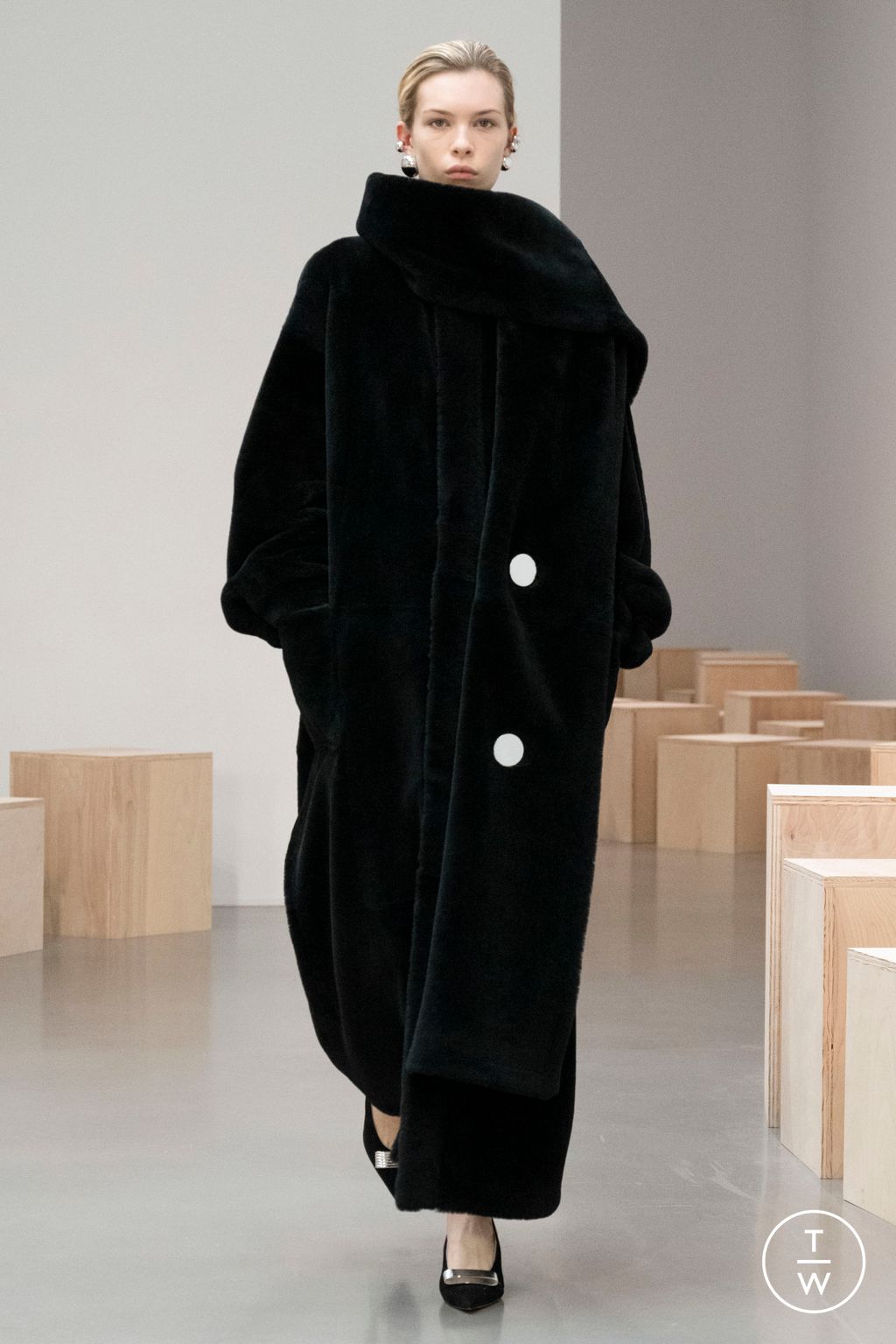 Fashion Week New York Fall/Winter 2025 look 22 from the Brandon Maxwell collection womenswear