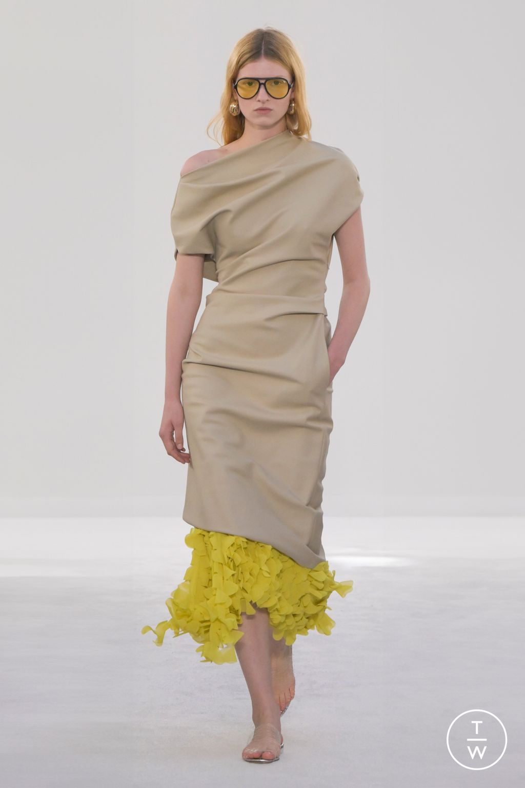 Fashion Week New York Spring-Summer 2025 look 15 from the Brandon Maxwell collection womenswear