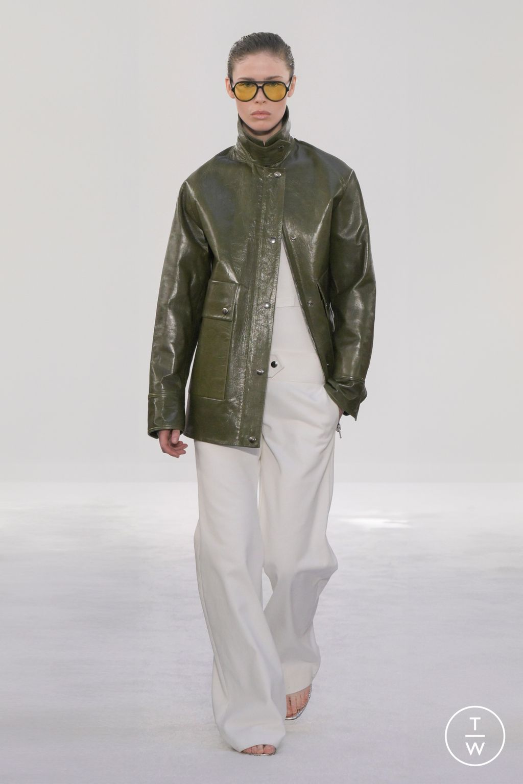 Fashion Week New York Spring/Summer 2025 look 16 from the Brandon Maxwell collection 女装