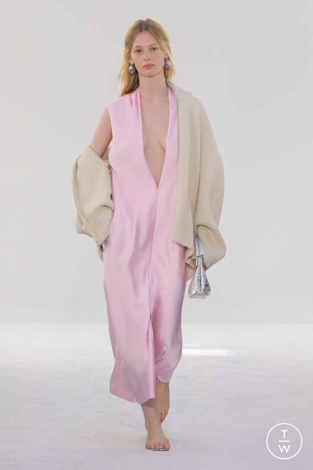 Fashion Week New York Spring-Summer 2025 look 18 from the Brandon Maxwell collection womenswear