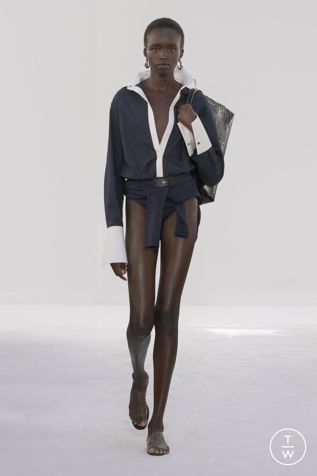 Fashion Week New York Spring/Summer 2025 look 21 from the Brandon Maxwell collection 女装