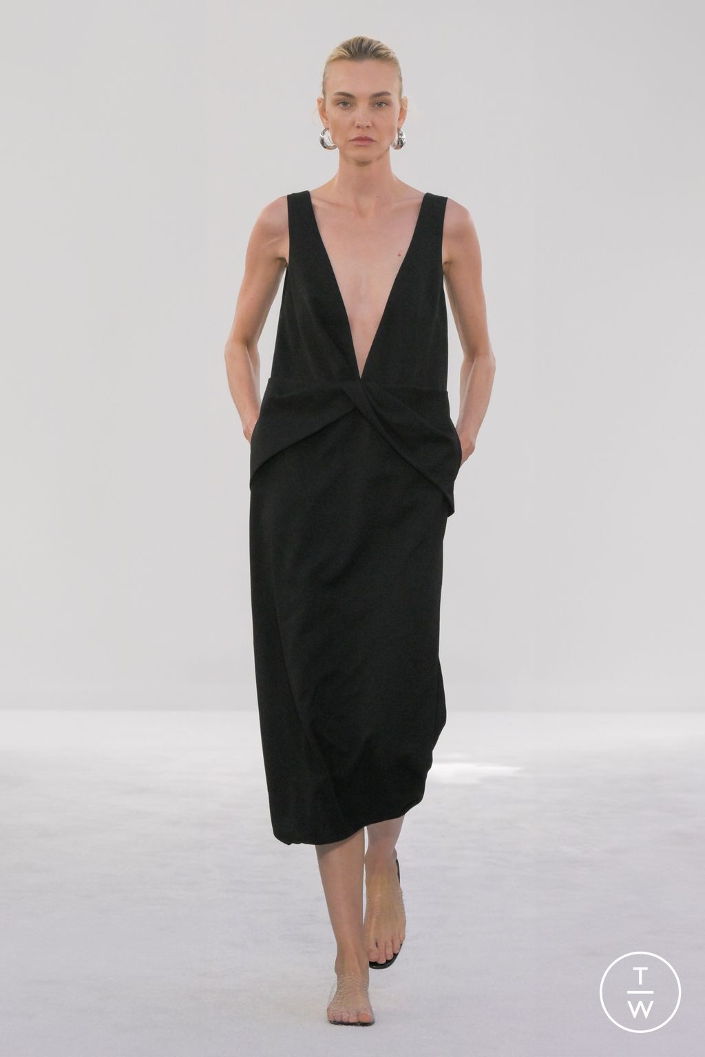 Fashion Week New York Spring/Summer 2025 look 25 from the Brandon Maxwell collection 女装