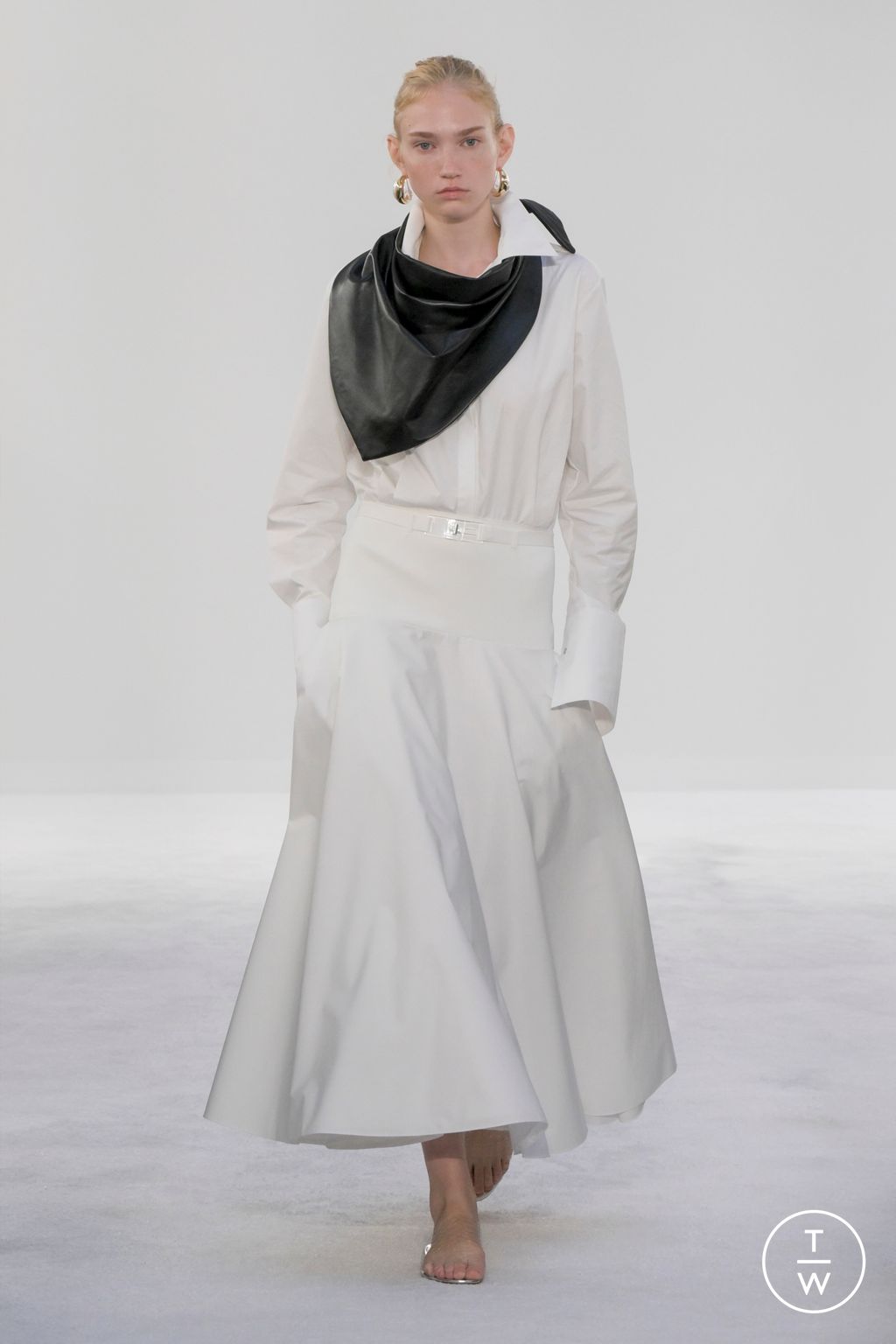 Fashion Week New York Spring/Summer 2025 look 31 from the Brandon Maxwell collection womenswear