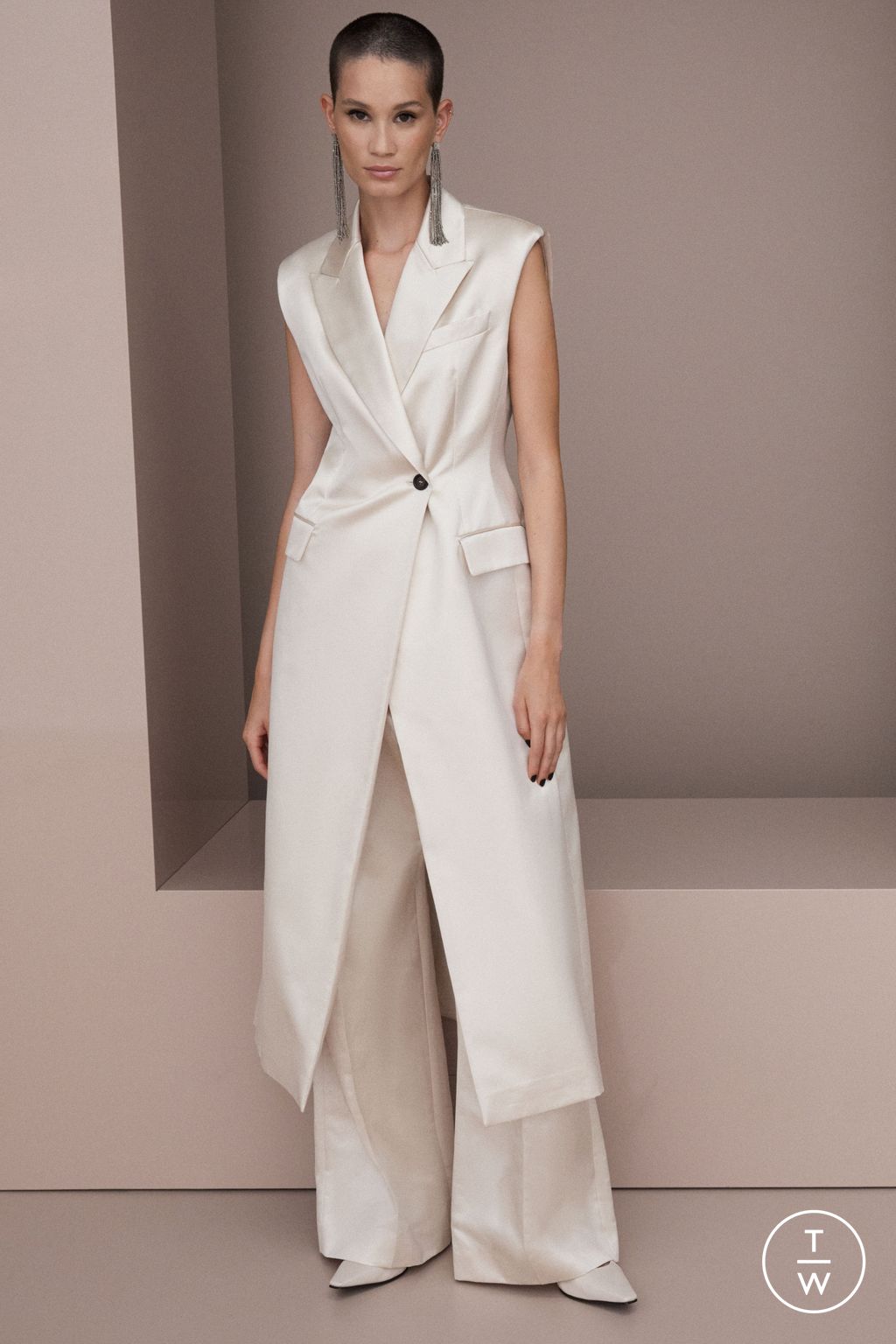 Fashion Week Milan Spring/Summer 2024 look 42 from the Brunello Cucinelli collection 女装