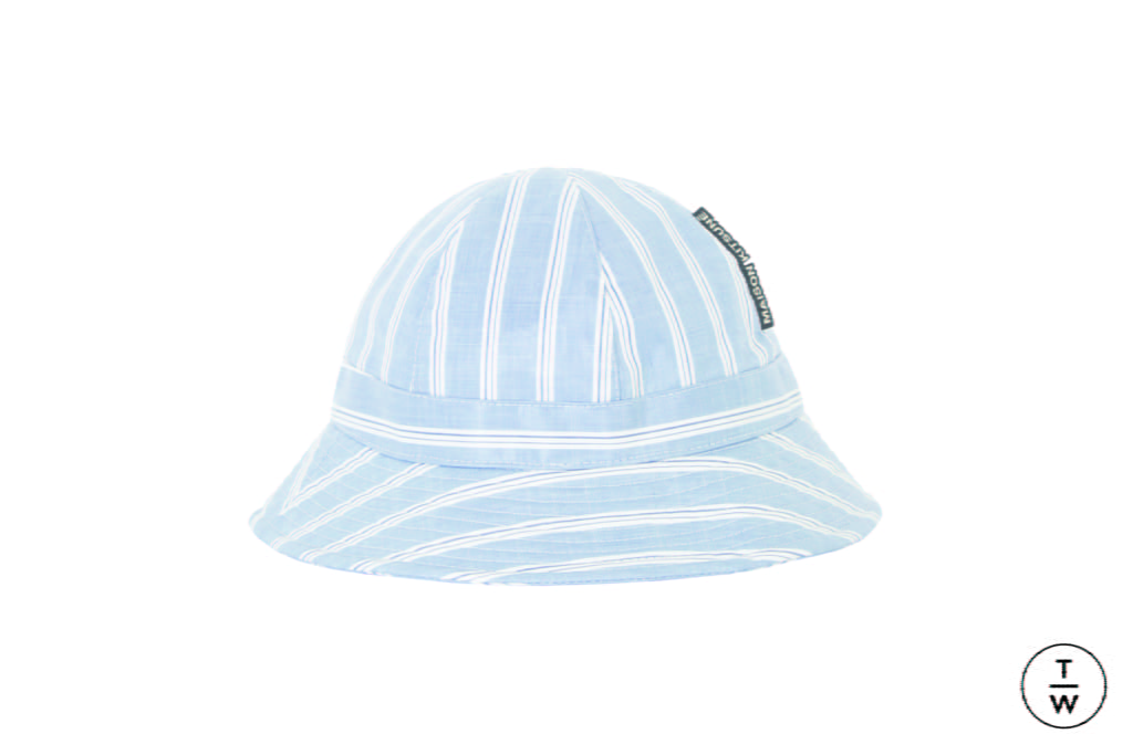 Fashion Week Paris Fall/Winter 2018 look 20 from the Maison Kitsuné collection womenswear accessories