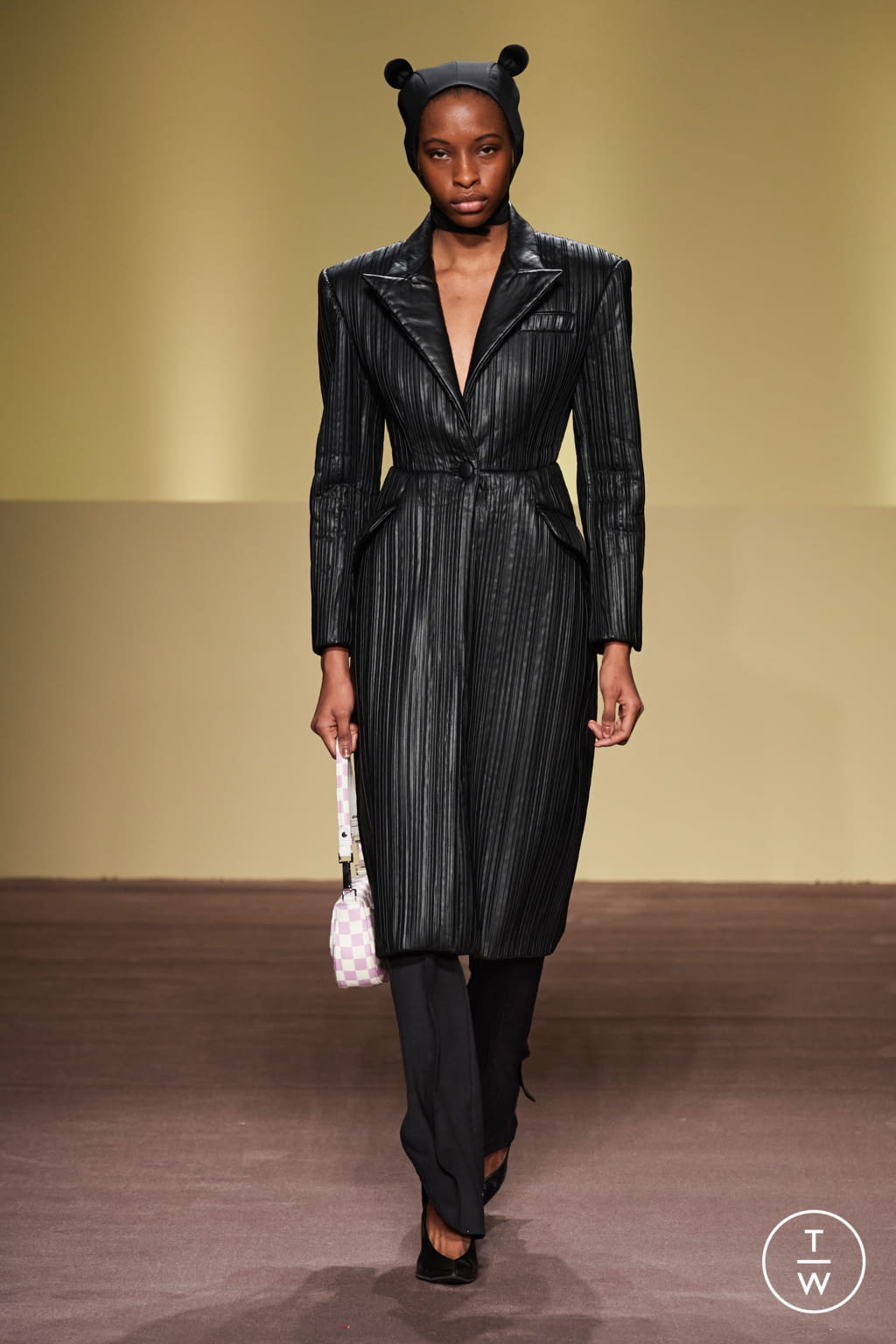 Fashion Week Milan Fall/Winter 2021 look 2 de la collection BUDAPEST SELECT womenswear
