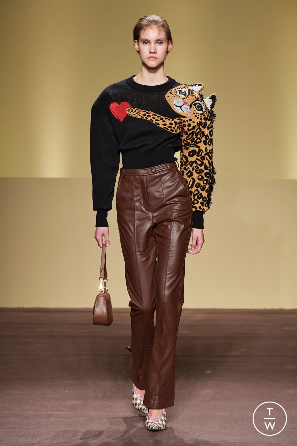 Fashion Week Milan Fall/Winter 2021 look 6 de la collection BUDAPEST SELECT womenswear