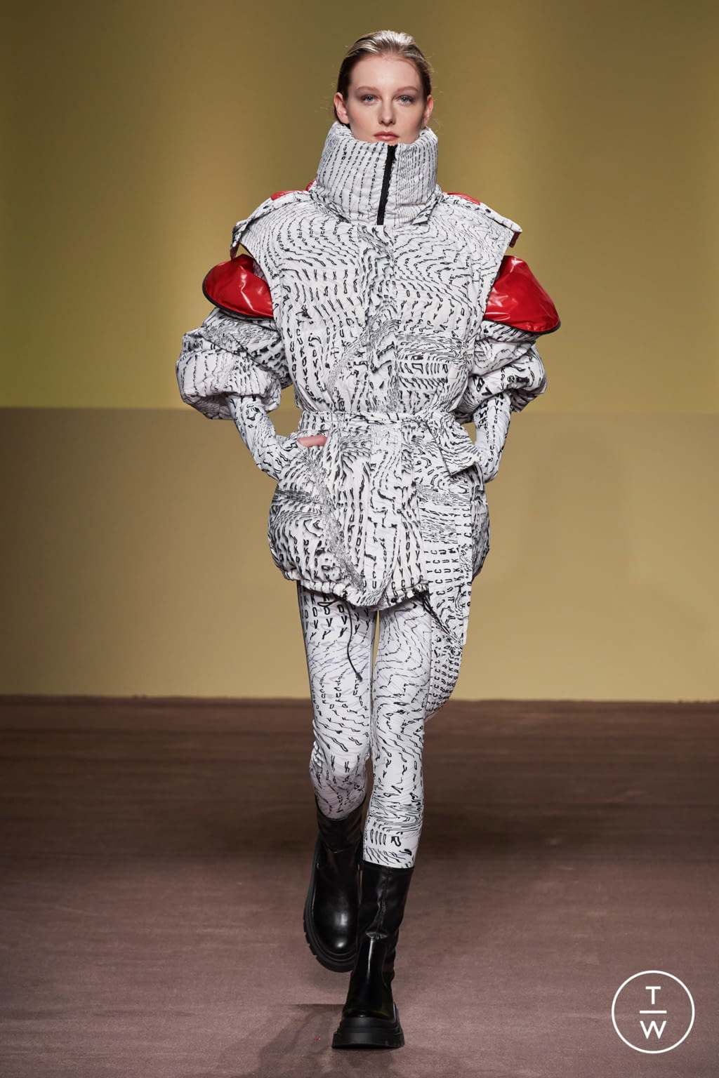 Fashion Week Milan Fall/Winter 2021 look 12 de la collection BUDAPEST SELECT womenswear