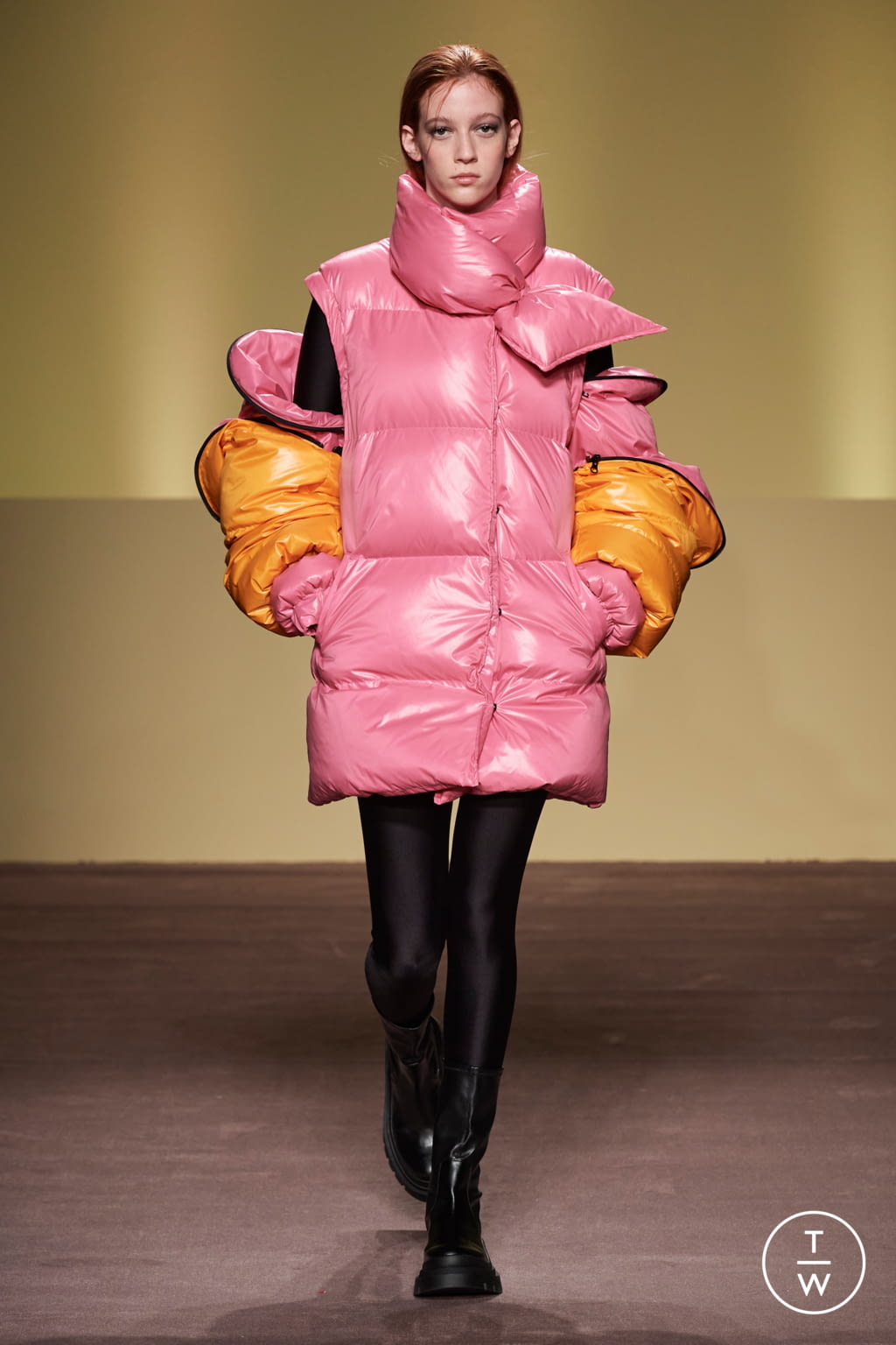 Fashion Week Milan Fall/Winter 2021 look 14 de la collection BUDAPEST SELECT womenswear