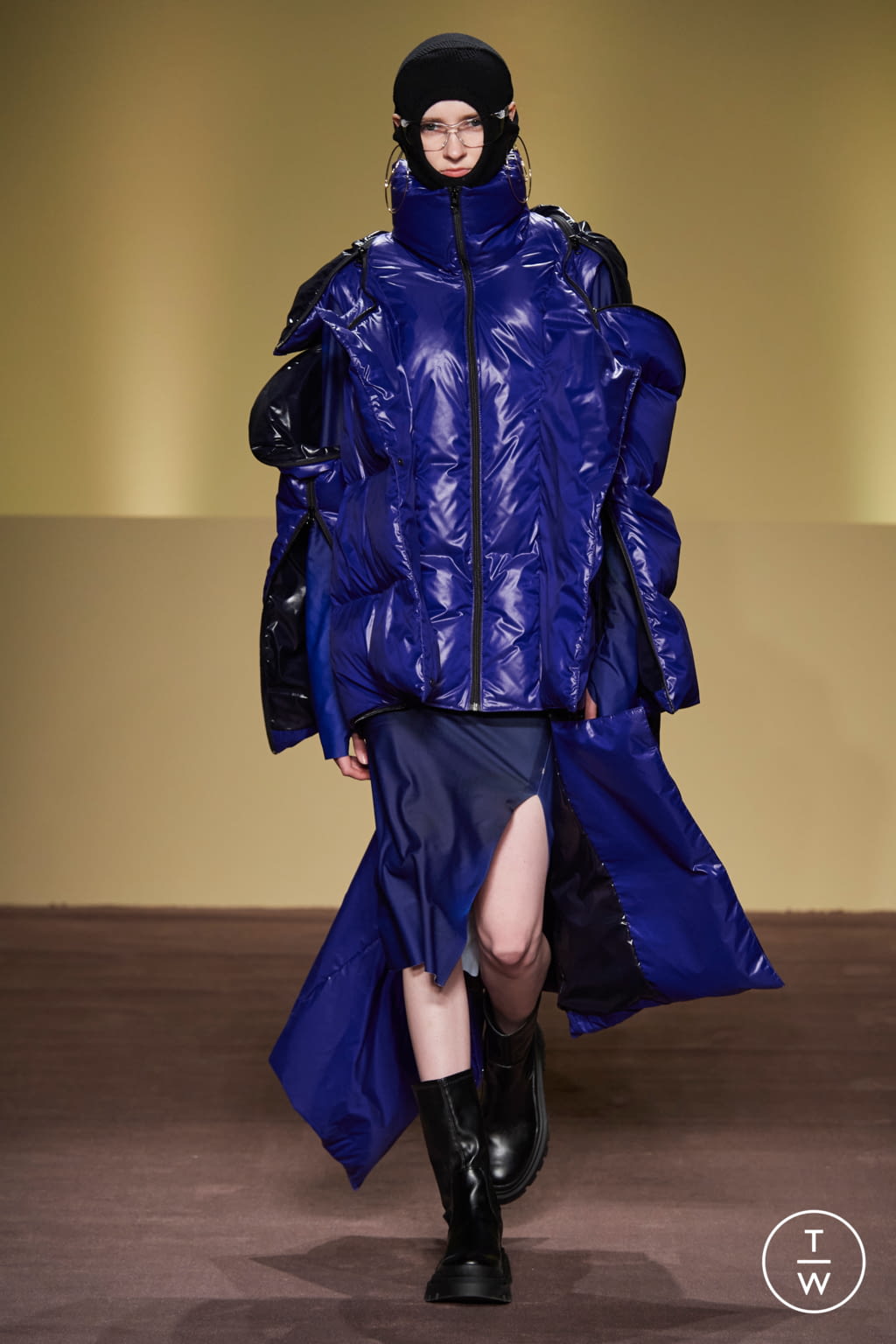 Fashion Week Milan Fall/Winter 2021 look 21 from the BUDAPEST SELECT collection 女装