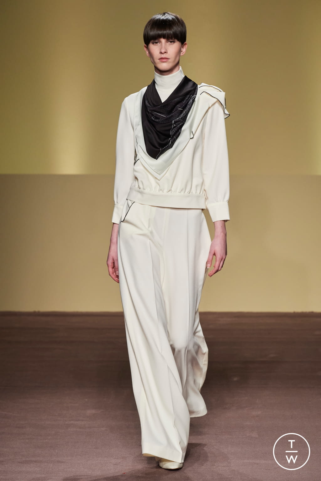 Fashion Week Milan Fall/Winter 2021 look 22 de la collection BUDAPEST SELECT womenswear