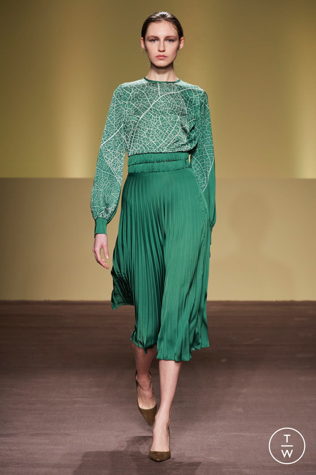 Fashion Week Milan Fall/Winter 2021 look 24 de la collection BUDAPEST SELECT womenswear