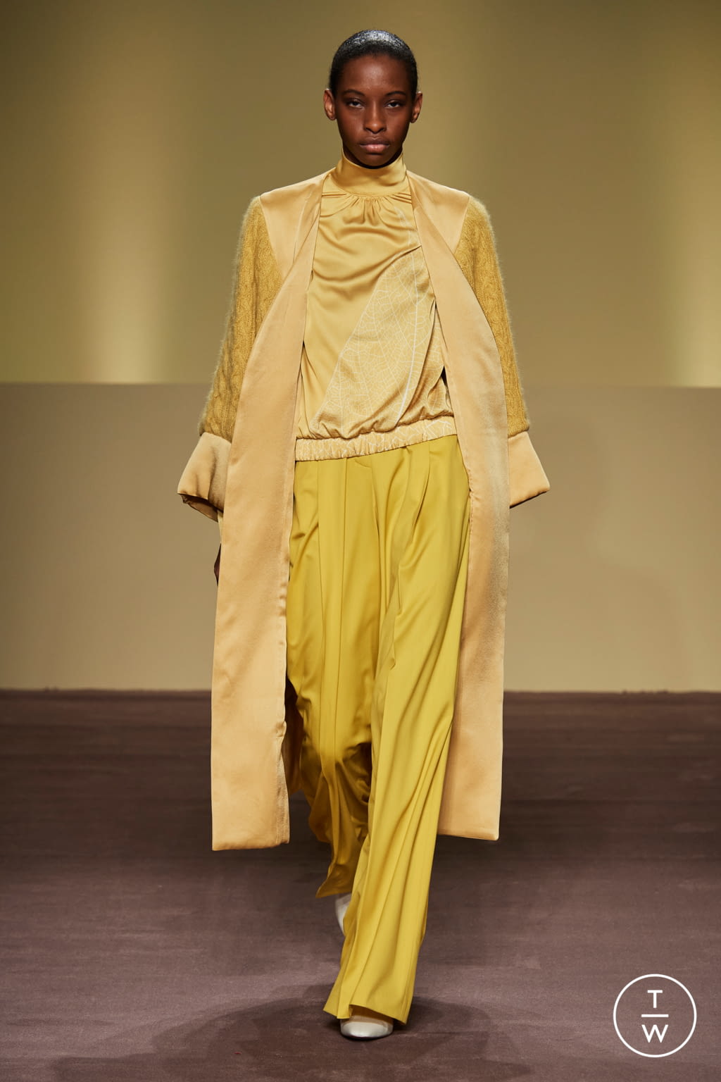 Fashion Week Milan Fall/Winter 2021 look 26 de la collection BUDAPEST SELECT womenswear