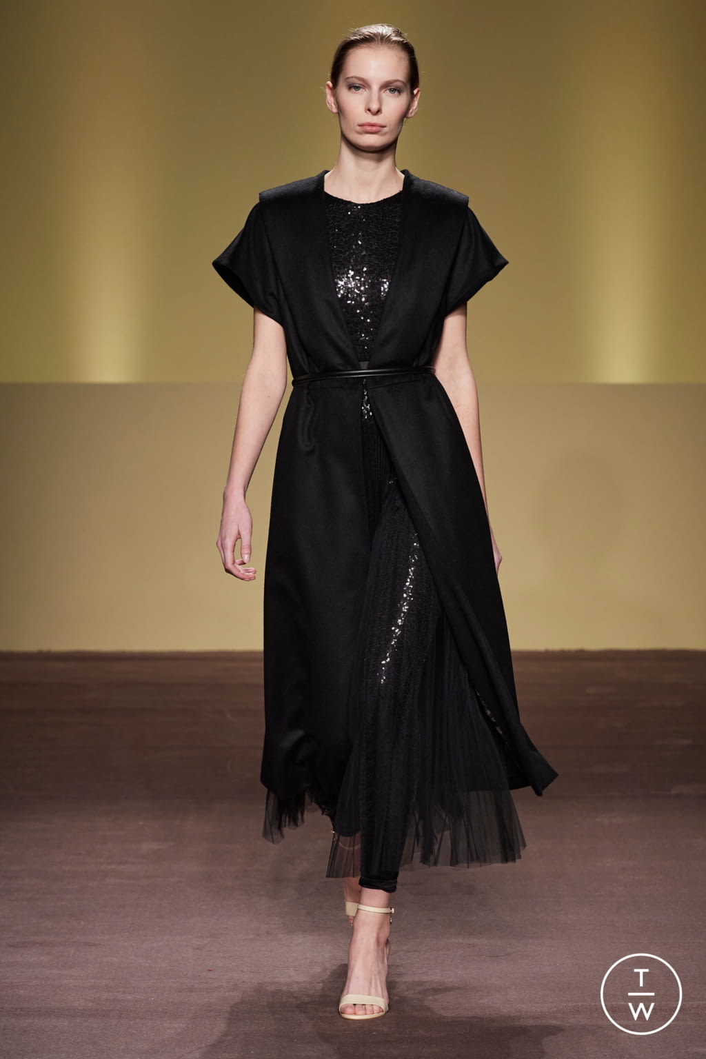 Fashion Week Milan Fall/Winter 2021 look 30 de la collection BUDAPEST SELECT womenswear