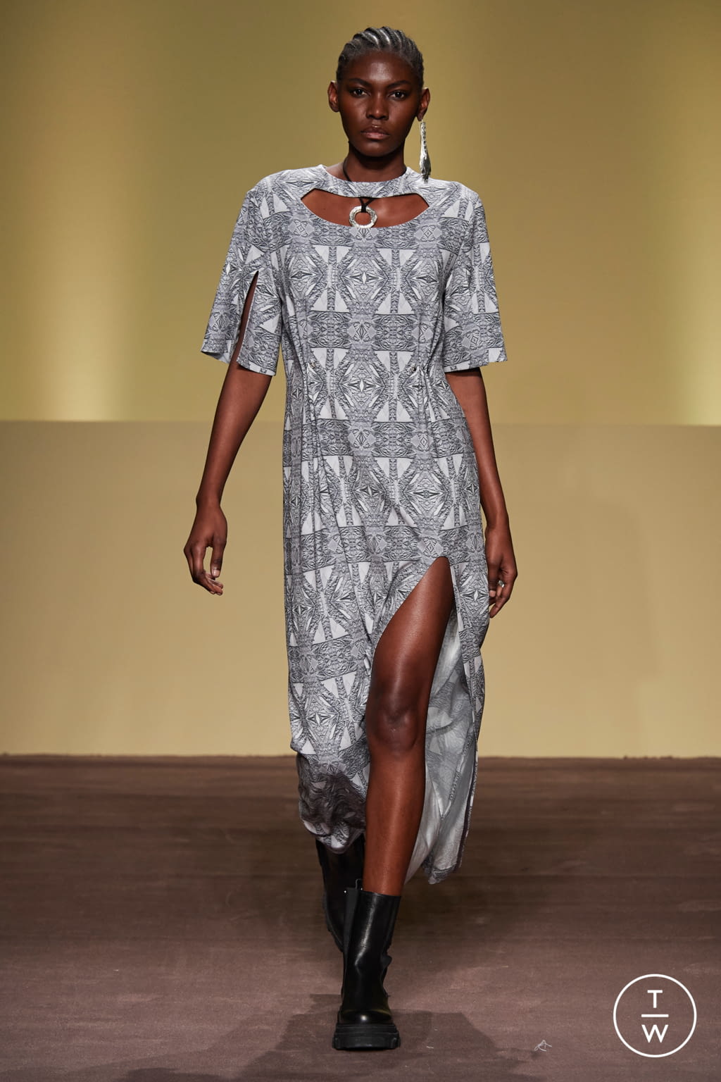 Fashion Week Milan Fall/Winter 2021 look 40 de la collection BUDAPEST SELECT womenswear