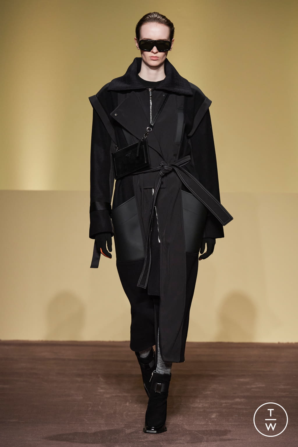 Fashion Week Milan Fall/Winter 2021 look 54 from the BUDAPEST SELECT collection 女装