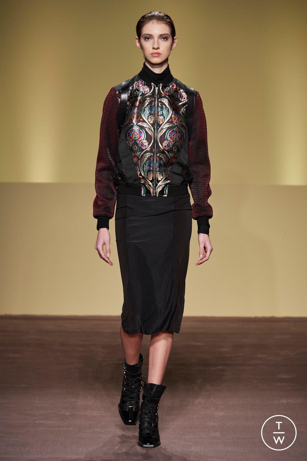Fashion Week Milan Fall/Winter 2021 look 55 de la collection BUDAPEST SELECT womenswear