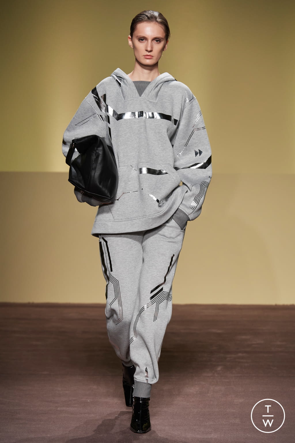 Fashion Week Milan Fall/Winter 2021 look 58 de la collection BUDAPEST SELECT womenswear
