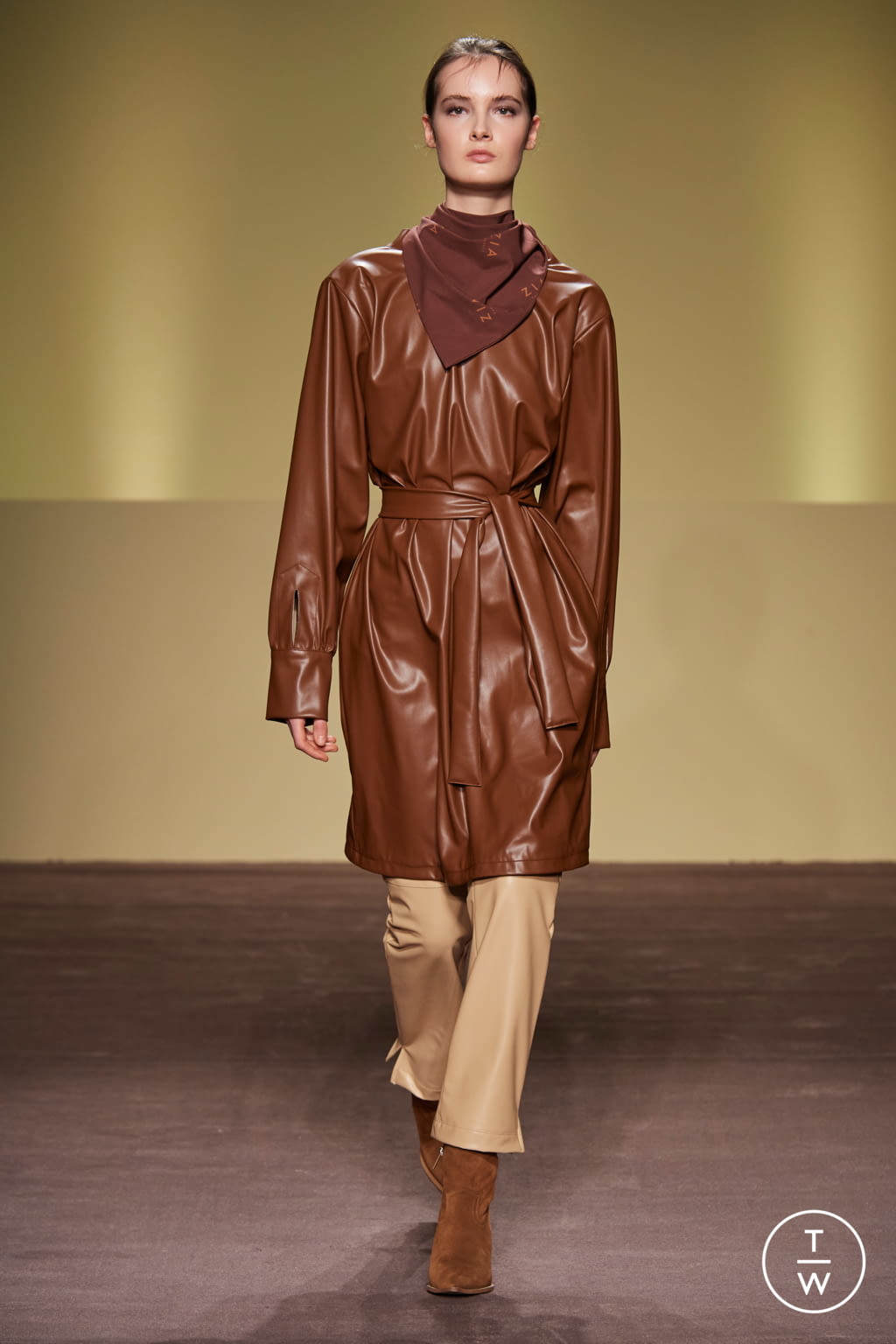 Fashion Week Milan Fall/Winter 2021 look 65 from the BUDAPEST SELECT collection 女装