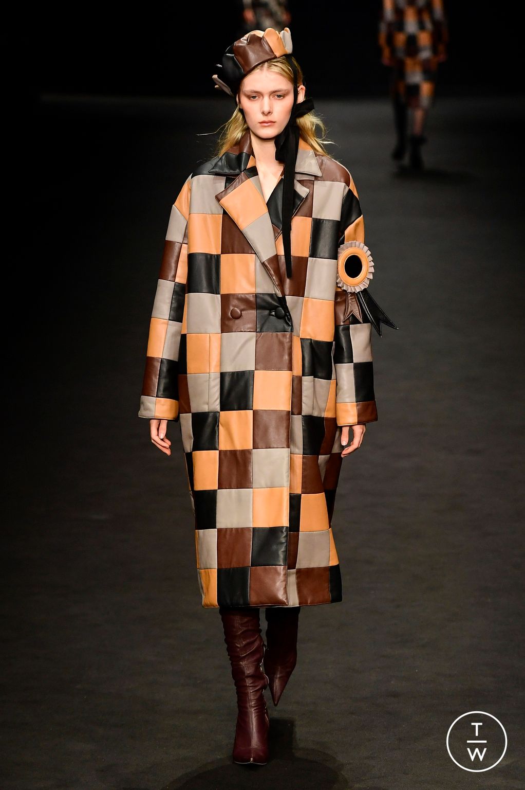 Fashion Week Milan Fall/Winter 2023 look 39 from the BUDAPEST SELECT collection 女装