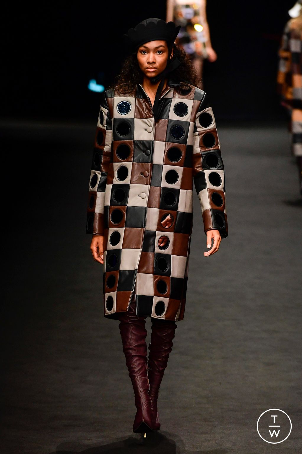 Fashion Week Milan Fall/Winter 2023 look 41 from the BUDAPEST SELECT collection 女装