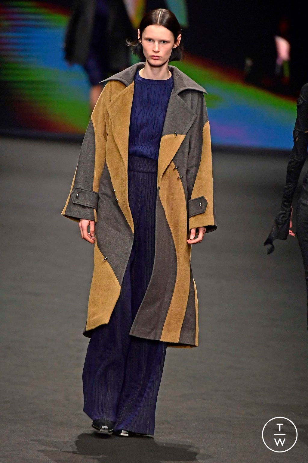 Fashion Week Milan Fall/Winter 2023 look 19 from the BUDAPEST SELECT collection 女装