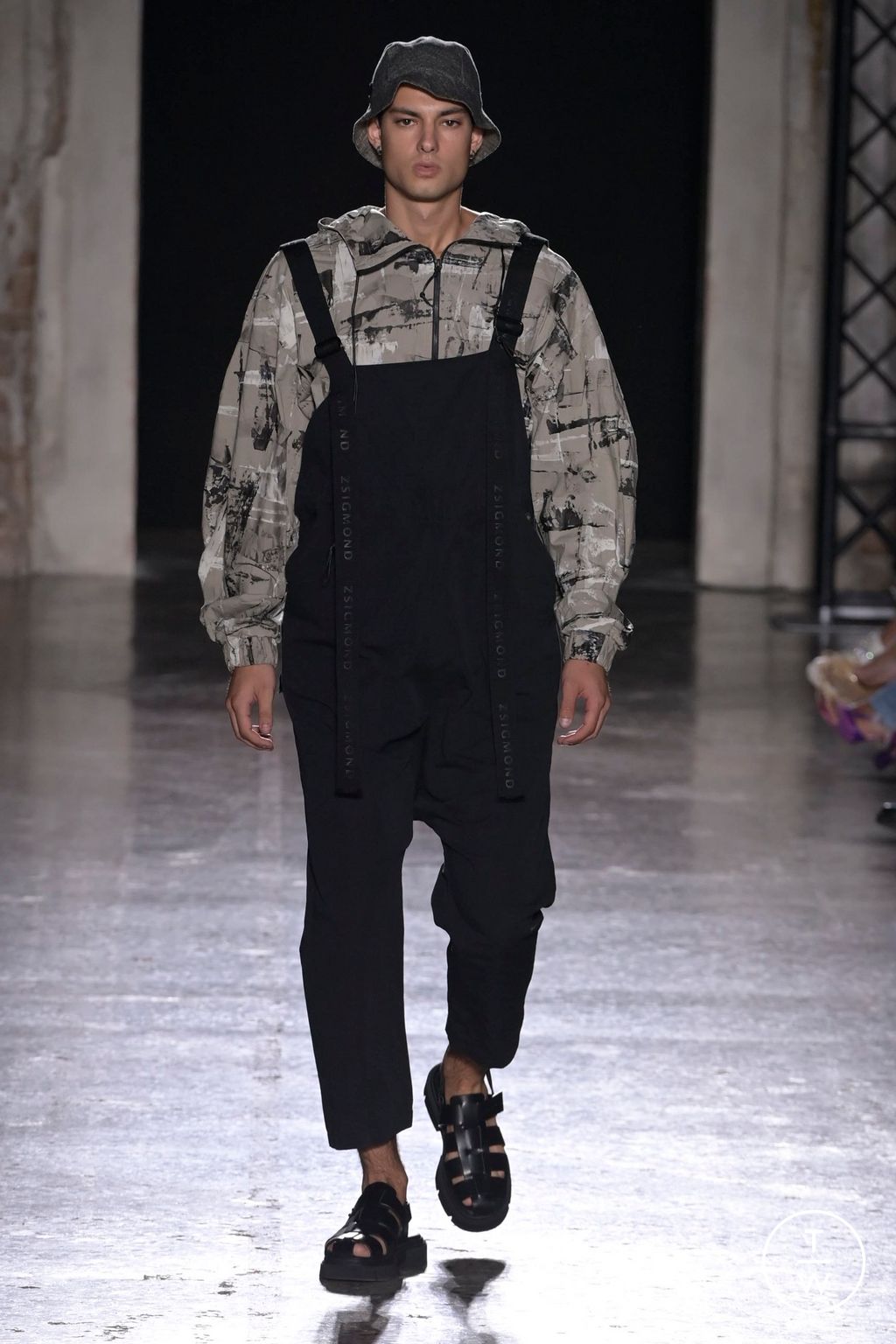 Fashion Week Milan Spring/Summer 2024 look 22 from the BUDAPEST SELECT collection womenswear