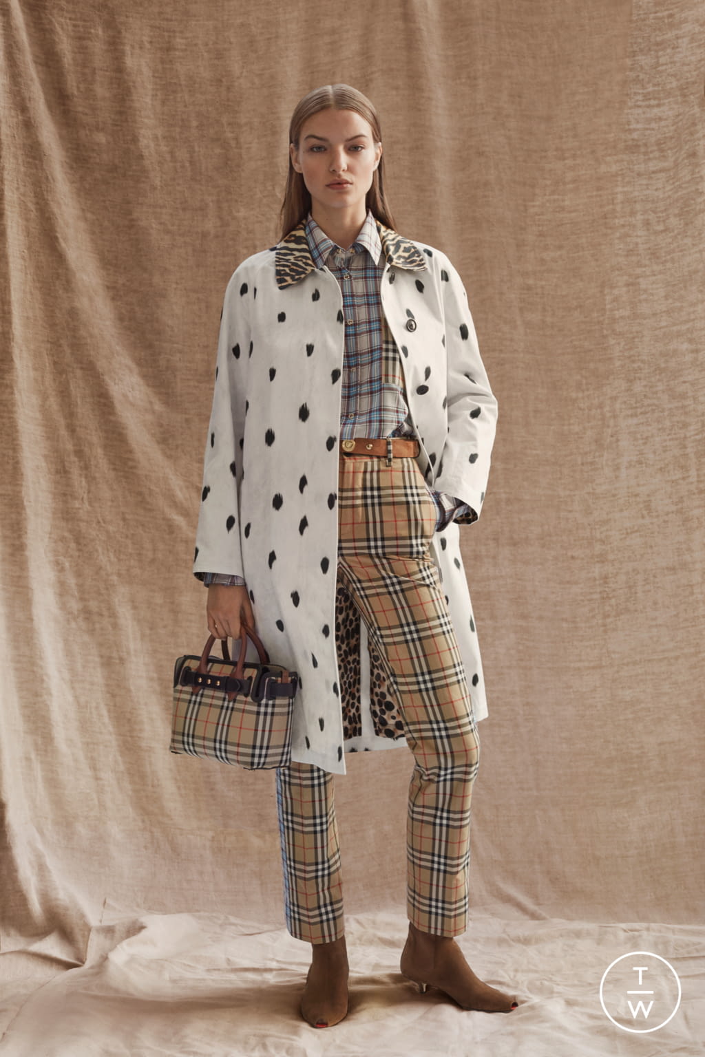 Fashion Week London Pre-Fall 2019 look 17 from the Burberry collection womenswear