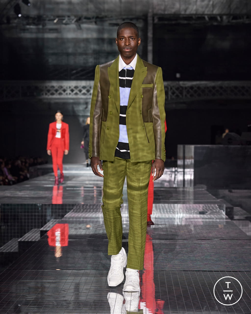 Fashion Week London Fall/Winter 2020 look 95 from the Burberry collection womenswear