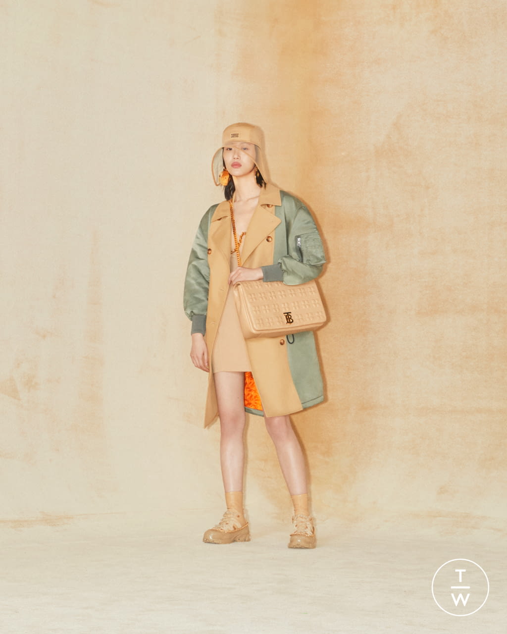 Fashion Week London Pre-Fall 2020 look 32 from the Burberry collection 女装