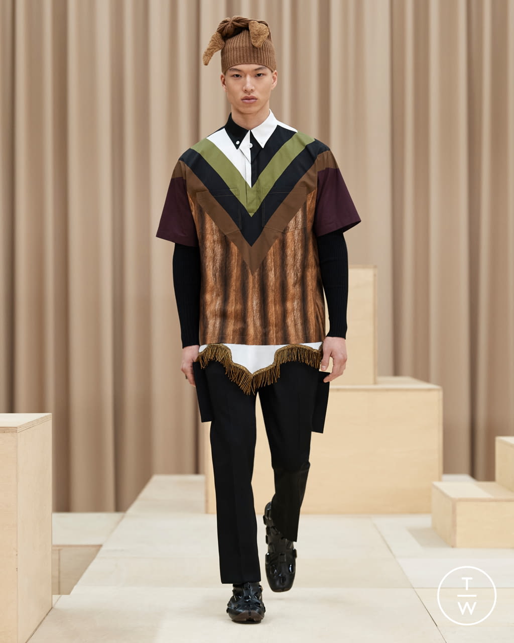 Fashion Week London Fall/Winter 2021 look 10 from the Burberry collection menswear
