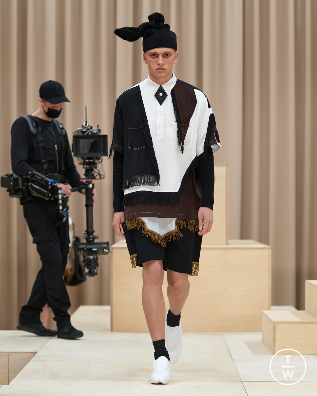 Fashion Week London Fall/Winter 2021 look 13 from the Burberry collection menswear