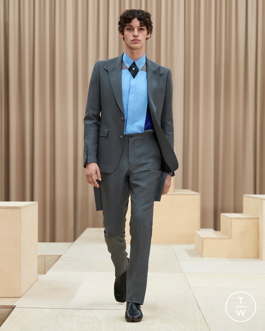 Fashion Week London Fall/Winter 2021 look 24 from the Burberry collection menswear