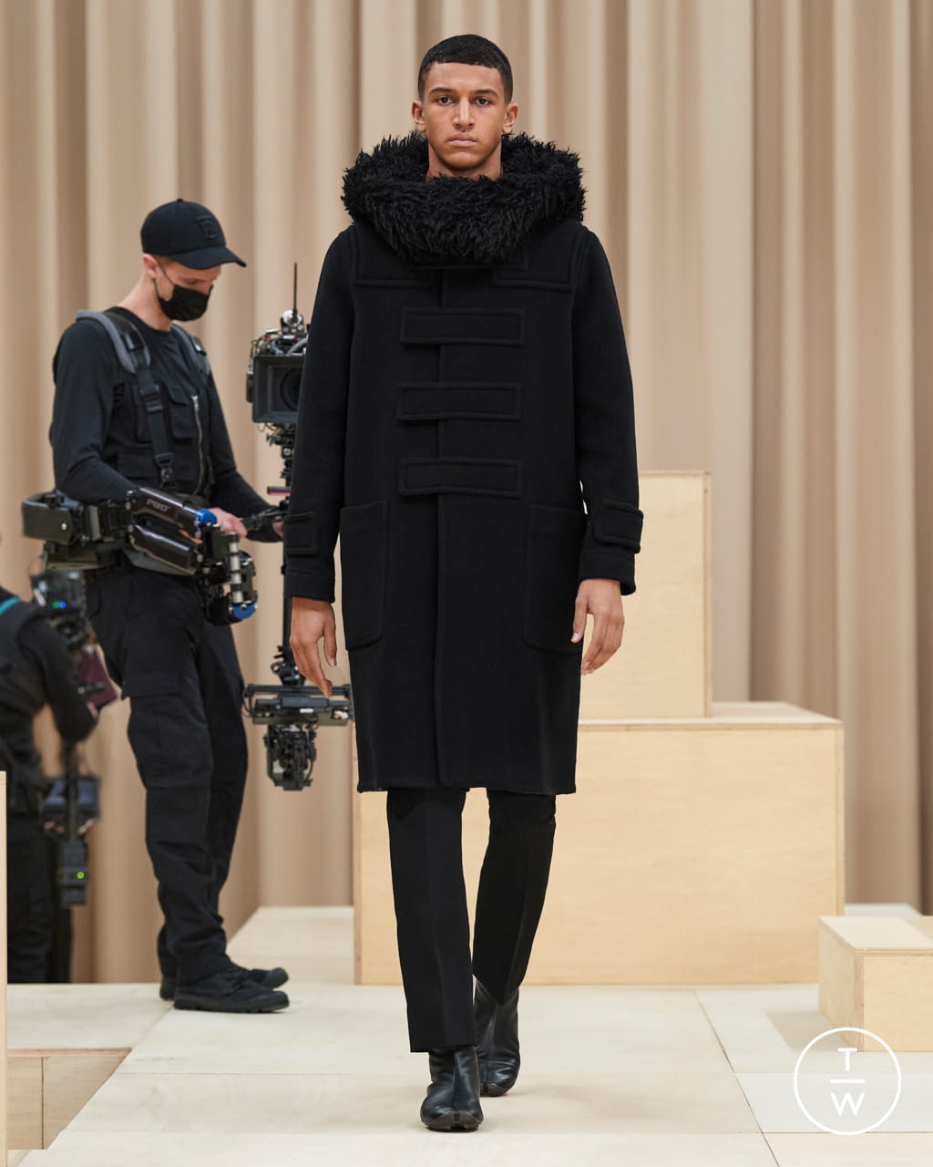 Fashion Week London Fall/Winter 2021 look 9 from the Burberry collection menswear