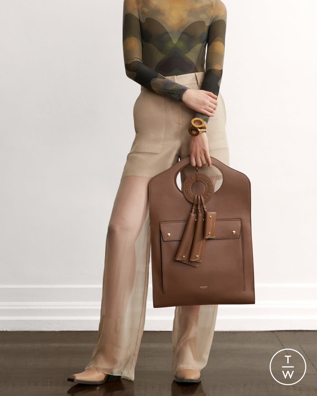 Fashion Week London Pre-Fall 2021 look 17 from the Burberry collection womenswear