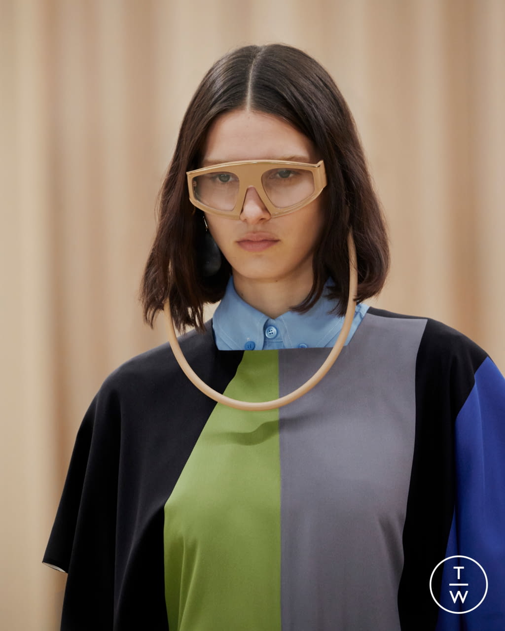 Fashion Week London Fall/Winter 2021 look 9 from the Burberry collection womenswear accessories