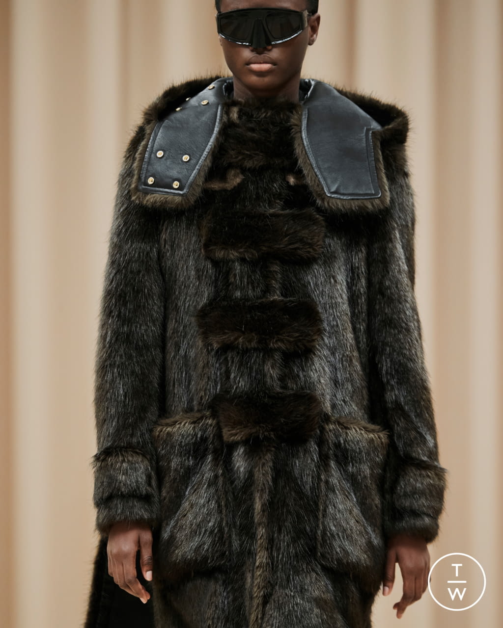 Fashion Week London Fall/Winter 2021 look 12 from the Burberry collection womenswear accessories