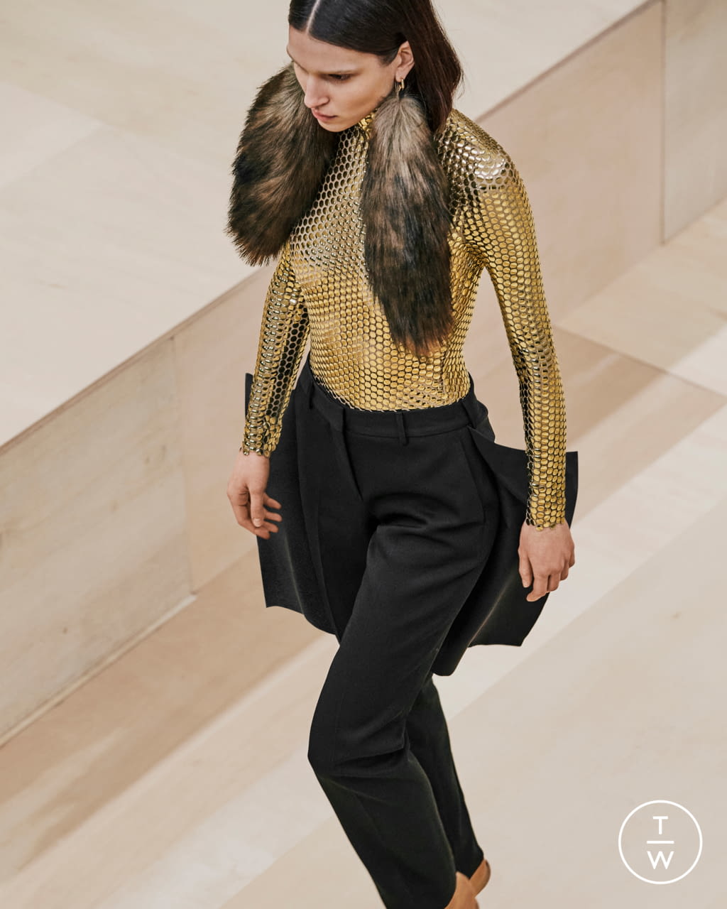 Fashion Week London Fall/Winter 2021 look 22 from the Burberry collection womenswear accessories