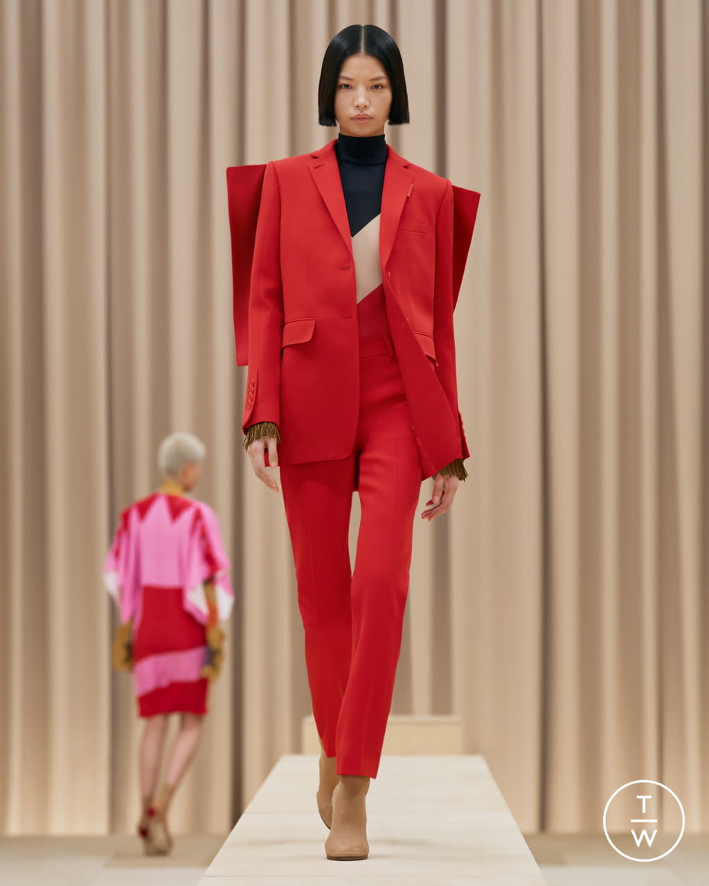 Fashion Week London Fall/Winter 2021 look 26 from the Burberry collection 女装