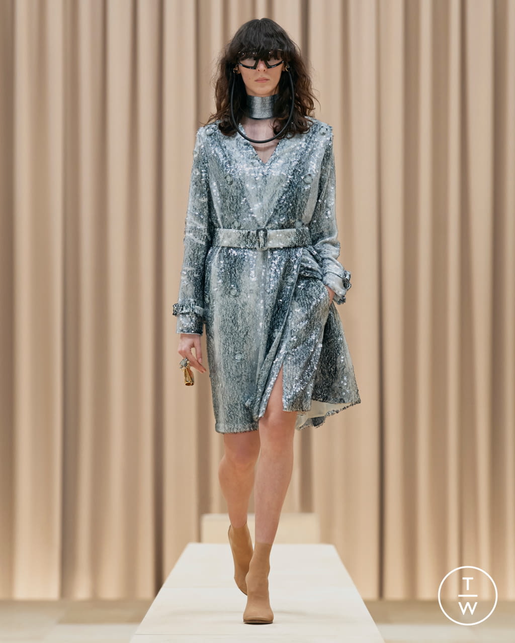 Fashion Week London Fall/Winter 2021 look 29 from the Burberry collection womenswear