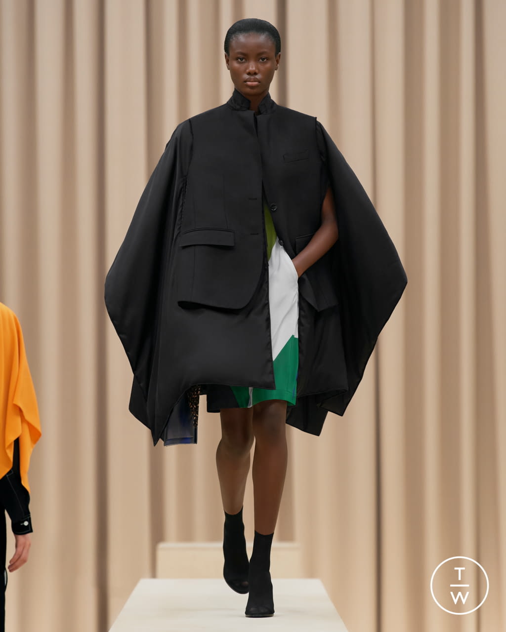 Fashion Week London Fall/Winter 2021 look 30 from the Burberry collection 女装