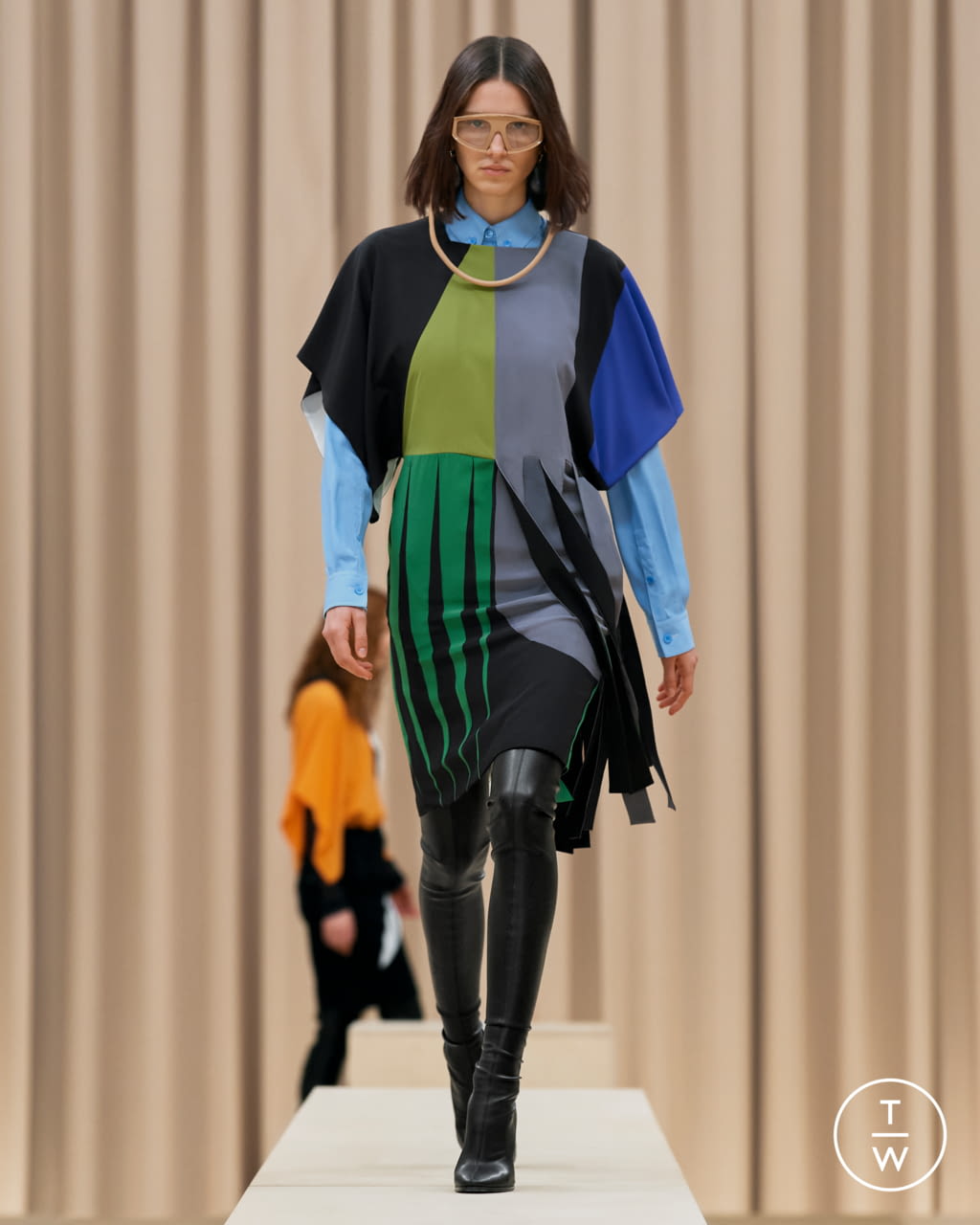 Fashion Week London Fall/Winter 2021 look 31 from the Burberry collection womenswear