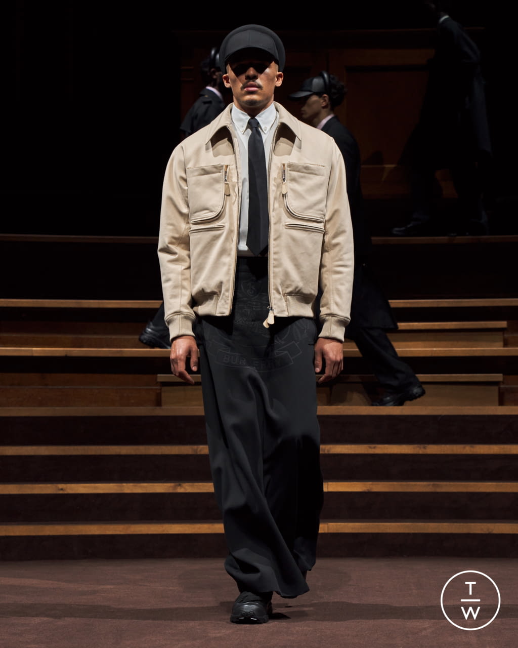 Fashion Week London Fall/Winter 2022 look 3 from the Burberry collection 男装