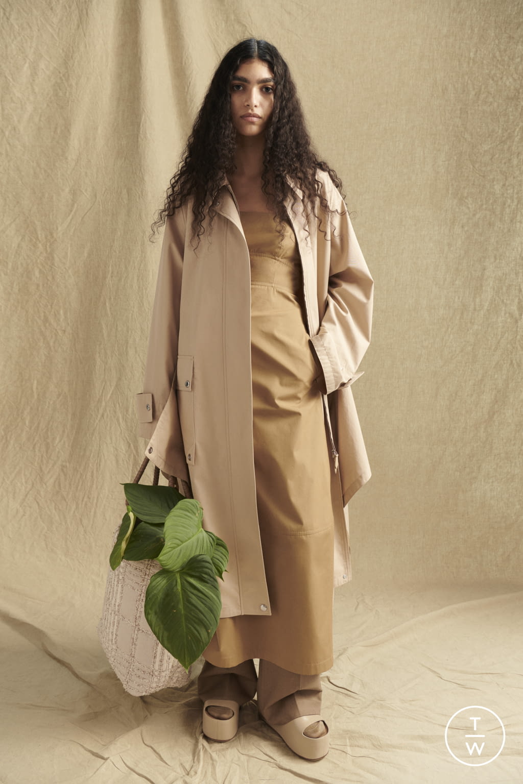 Fashion Week London Pre-Fall 2022 look 11 from the Burberry collection womenswear