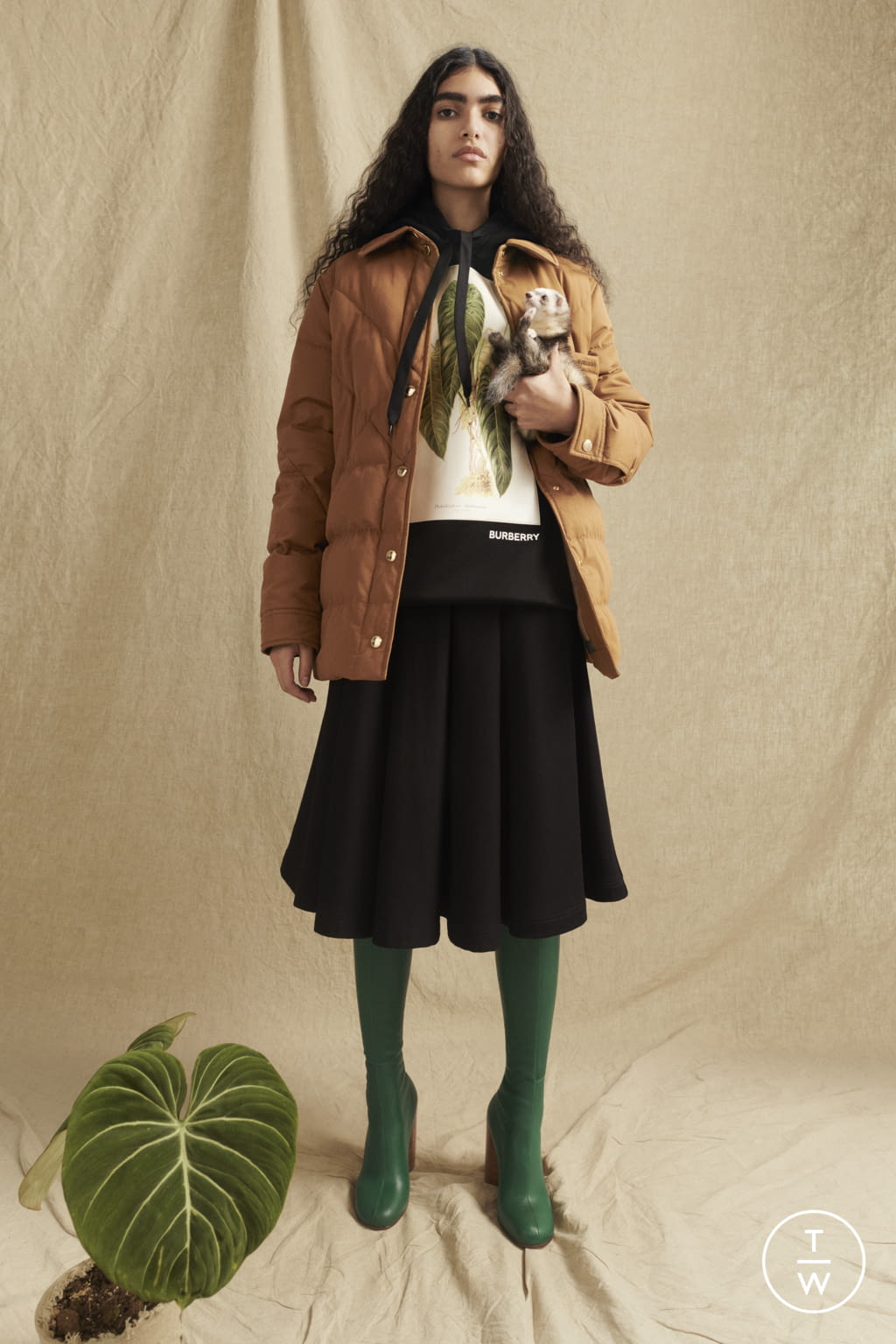 Fashion Week London Pre-Fall 2022 look 17 from the Burberry collection womenswear